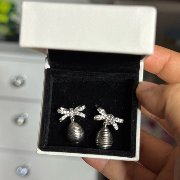 Cartier Accessories - 18k platinium gold earrings . Custom earring